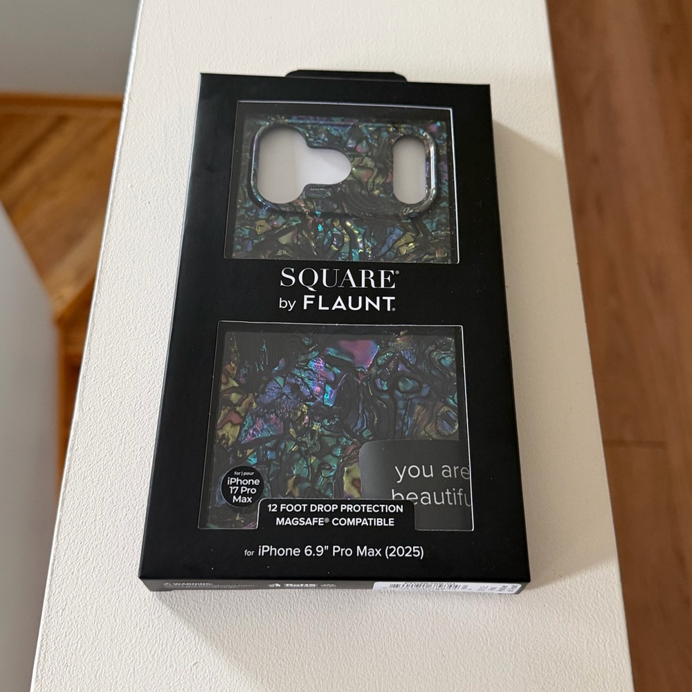 Brand new”Square by FLAUNT”phone case(iPhone 17Pro Max)Beautiful,square.🖤